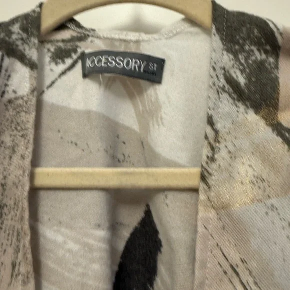 Abstract Patterned Scarf - Picture 2 of 3